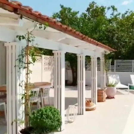 Poppy's Place Luxury 빌라 Grizata
